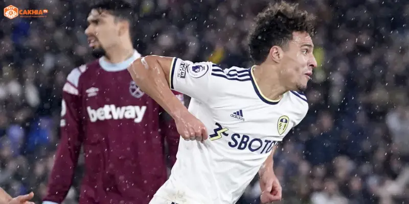 London Stadium rực rỡ ánh đèn trước trận West Ham United vs Leeds United Premier League